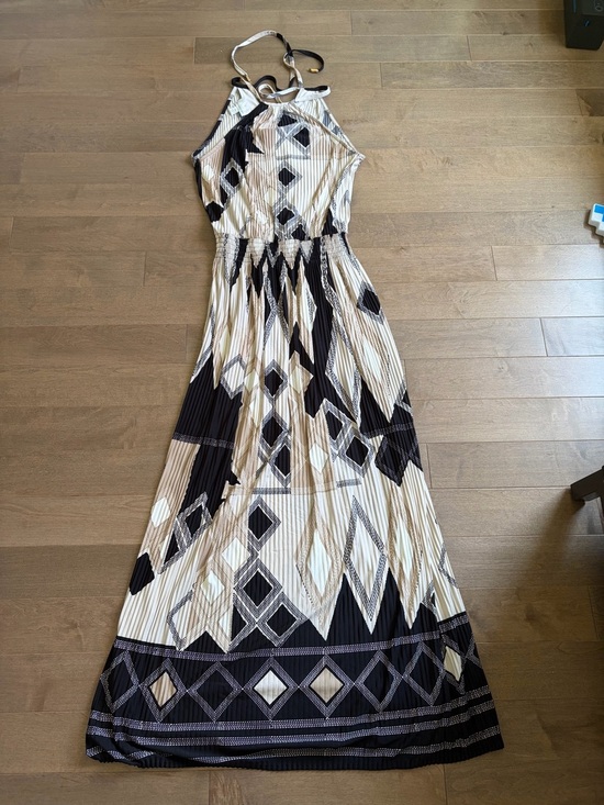 Donna Morgan Dresses & Skirts - Donna Morgan Black and Cream Geometric Halter Maxi Dress